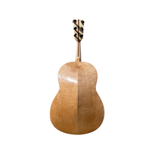Maple Guitarrón by Lauderia Ramírez