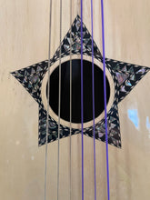 Guitarrón by Víctor Zalapa