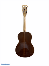 Guitarra de Golpe by Víctor Zalapa